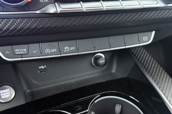 Audi A4 Avant 35 TFSI S edition (ACHTERUITRIJCAMERA, CRUISE CONTROL, DIGITALE COCKPIT, PARKEERSENSOREN)