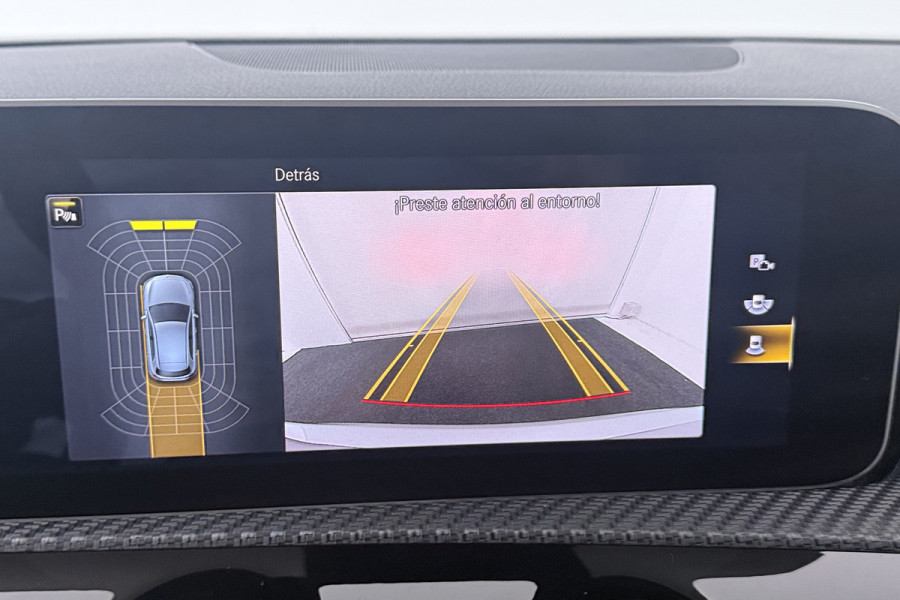 Mercedes-Benz A-Klasse 200 Business Solution Plus Upgrade (CAMERA, STOELVERWARMING, NAVIGATIE, PARKEERSENSOREN)