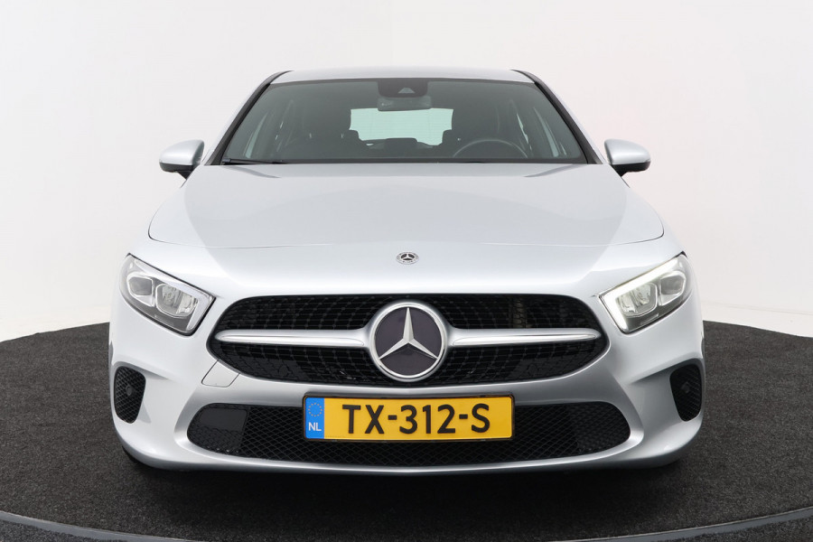 Mercedes-Benz A-Klasse 200 Business Solution Plus Upgrade (CAMERA, STOELVERWARMING, NAVIGATIE, PARKEERSENSOREN)