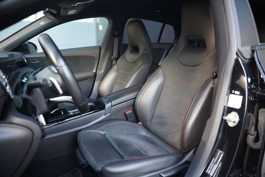 Mercedes-Benz CLA-Klasse 180 Premium Plus | Stoelverwarming | Parkeersensoren | Navigatie | Ambiance Verlichting | Cruise Control | Keyless | Camera | Climate Control | Dodehoekdetectie | Dealer Onderhouden