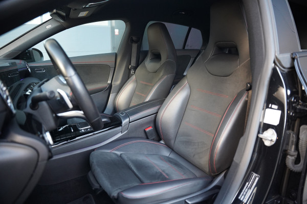 Mercedes-Benz CLA-Klasse 180 Premium Plus | Stoelverwarming | Parkeersensoren | Navigatie | Ambiance Verlichting | Cruise Control | Keyless | Camera | Climate Control | Dodehoekdetectie | Dealer Onderhouden