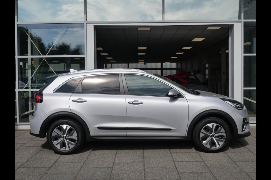Kia e-Niro DynamicPlusLine 64 kWh | Schuif-kantel dak | Stoel-stuurverwarming | Carplay | Keyless | Navi | Cruise |