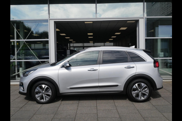Kia e-Niro DynamicPlusLine 64 kWh | Schuif-kantel dak | Stoel-stuurverwarming | Carplay | Keyless | Navi | Cruise |