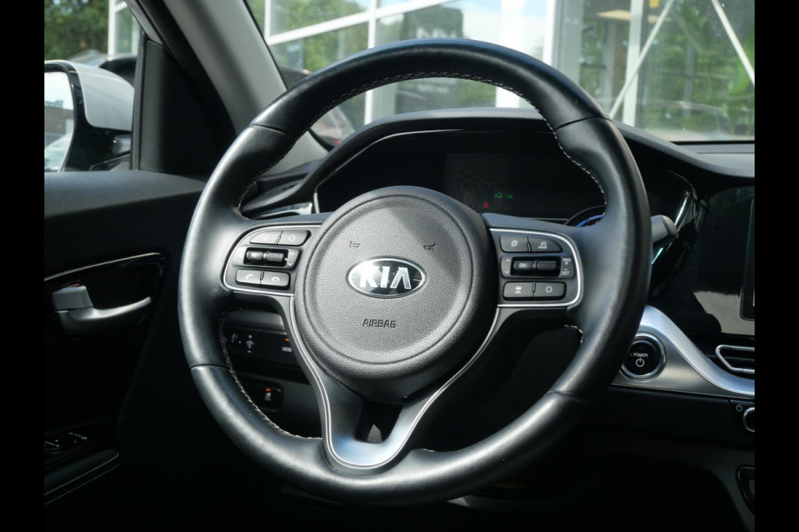 Kia e-Niro DynamicPlusLine 64 kWh | Schuif-kantel dak | Stoel-stuurverwarming | Carplay | Keyless | Navi | Cruise |