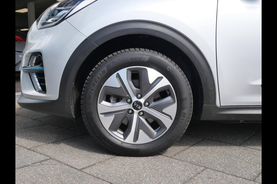 Kia e-Niro DynamicPlusLine 64 kWh | Schuif-kantel dak | Stoel-stuurverwarming | Carplay | Keyless | Navi | Cruise |