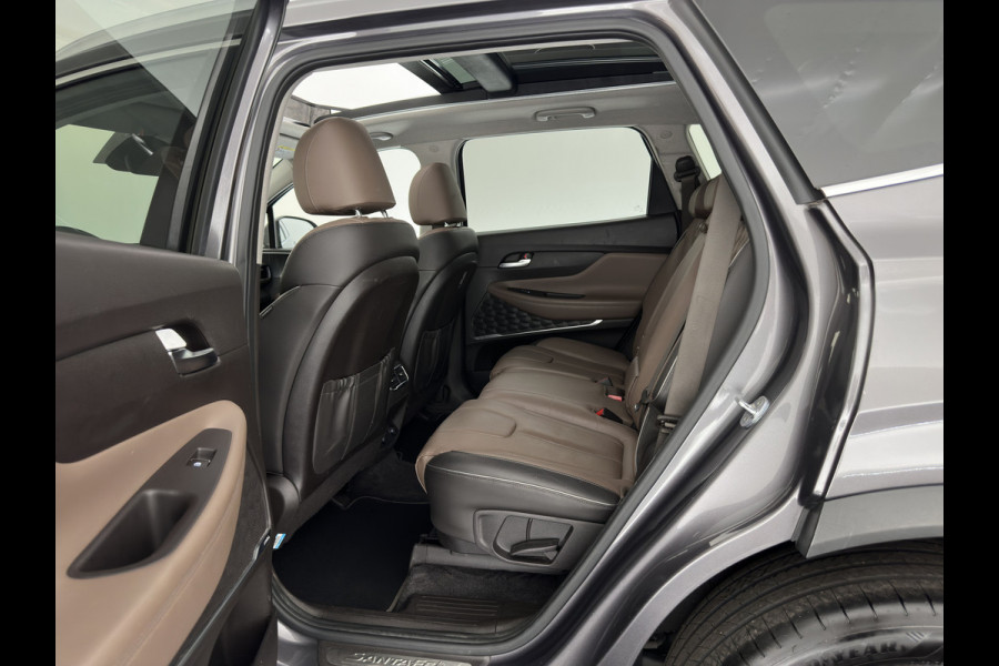 Hyundai Santa Fe 1.6 T-GDI Comfort Smart Sky AWD [ 7-Pers. ] {SoH-100%} (Plug-In) (INCL-BTW) *PANO | LEATHER | FULL-LED | ADAPTIVE-CRUISE | BLINDSPOT | MEMORY-PACK | DIGI-COCKPIT | SHIFTPADDLES | PRIVACYGLASS | NAVI-FULLMAP | KEYLESS | TOWBAR | CARBON | 19''ALU*