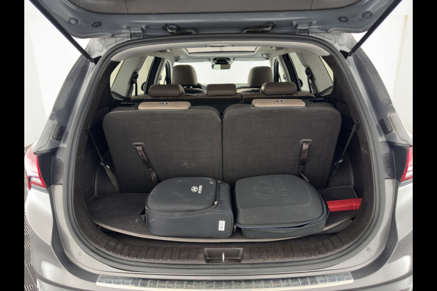 Hyundai Santa Fe 1.6 T-GDI Comfort Smart Sky AWD [ 7-Pers. ] {SoH-100%} (Plug-In) (INCL-BTW) *PANO | LEATHER | FULL-LED | ADAPTIVE-CRUISE | BLINDSPOT | MEMORY-PACK | DIGI-COCKPIT | SHIFTPADDLES | PRIVACYGLASS | NAVI-FULLMAP | KEYLESS | TOWBAR | CARBON | 19''ALU*