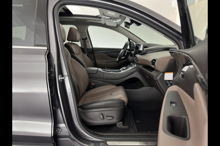 Hyundai Santa Fe 1.6 T-GDI Comfort Smart Sky AWD [ 7-Pers. ] {SoH-100%} (Plug-In) (INCL-BTW) *PANO | LEATHER | FULL-LED | ADAPTIVE-CRUISE | BLINDSPOT | MEMORY-PACK | DIGI-COCKPIT | SHIFTPADDLES | PRIVACYGLASS | NAVI-FULLMAP | KEYLESS | TOWBAR | CARBON | 19''ALU*