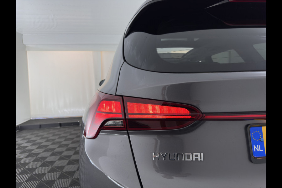 Hyundai Santa Fe 1.6 T-GDI Comfort Smart Sky AWD [ 7-Pers. ] {SoH-100%} (Plug-In) (INCL-BTW) *PANO | LEATHER | FULL-LED | ADAPTIVE-CRUISE | BLINDSPOT | MEMORY-PACK | DIGI-COCKPIT | SHIFTPADDLES | PRIVACYGLASS | NAVI-FULLMAP | KEYLESS | TOWBAR | CARBON | 19''ALU*