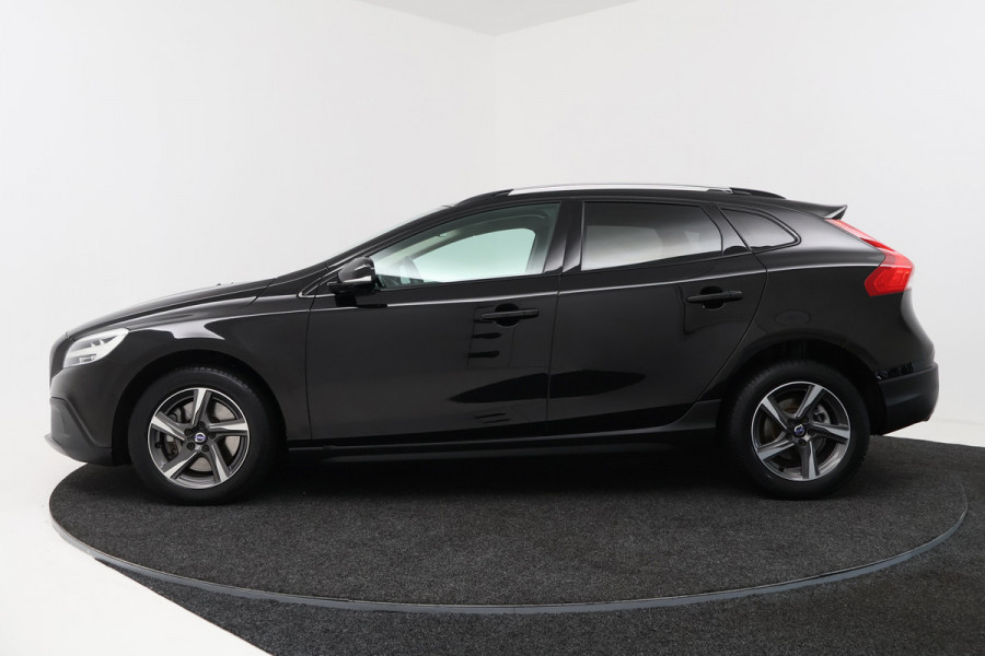 Volvo V40 Cross Country 1.5 T3 Polar+ Luxury (PANORAMADAK, HARMAN/KARDON, TREKHAAK, STOELVERWARMING, CAMERA, PARKEERSENSOREN)
