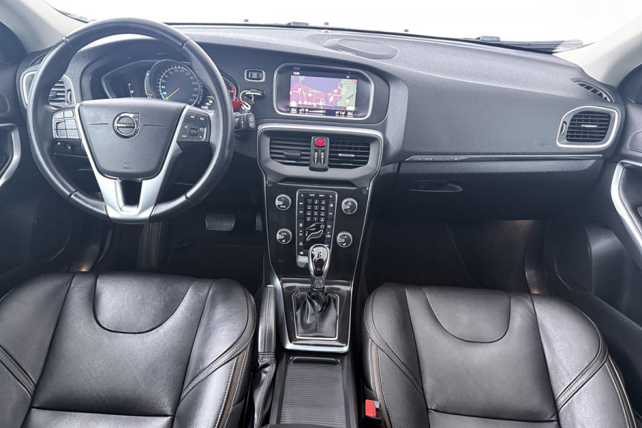 Volvo V40 Cross Country 1.5 T3 Polar+ Luxury (PANORAMADAK, HARMAN/KARDON, TREKHAAK, STOELVERWARMING, CAMERA, PARKEERSENSOREN)