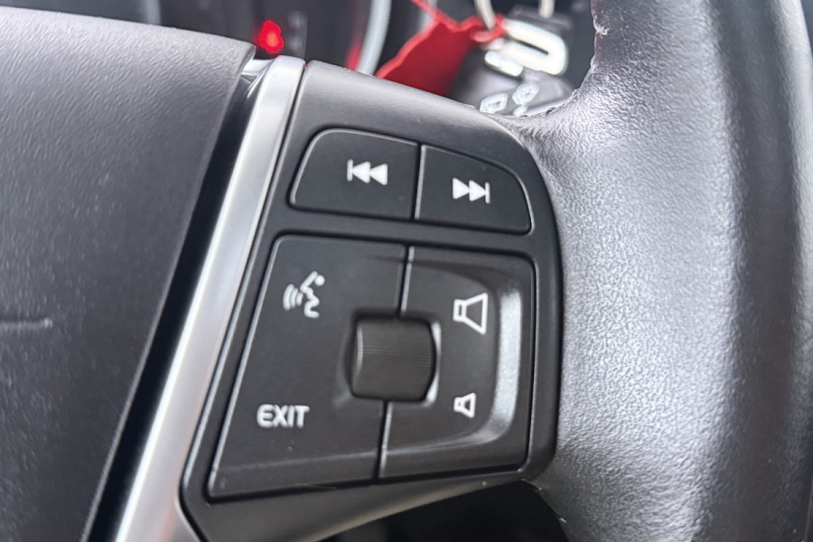 Volvo V40 Cross Country 1.5 T3 Polar+ Luxury (PANORAMADAK, HARMAN/KARDON, TREKHAAK, STOELVERWARMING, CAMERA, PARKEERSENSOREN)