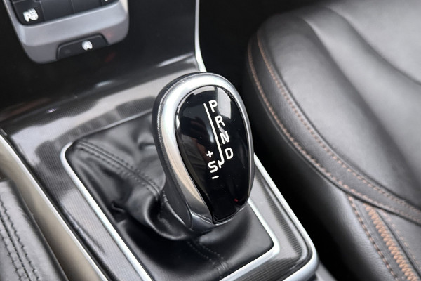 Volvo V40 Cross Country 1.5 T3 Polar+ Luxury (PANORAMADAK, HARMAN/KARDON, TREKHAAK, STOELVERWARMING, CAMERA, PARKEERSENSOREN)