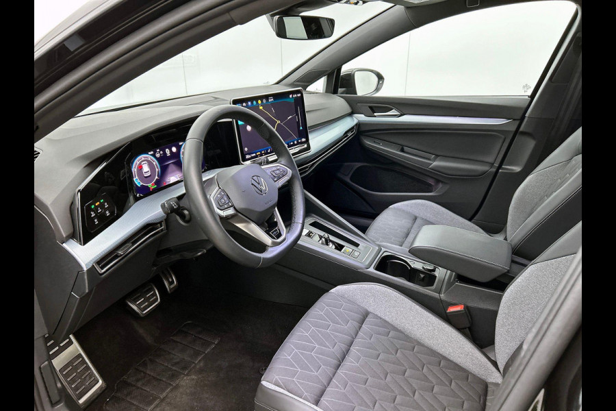 Volkswagen Golf 1.5 eTSI Black Line CAMERA | IQ Light + Grill | VIRTUAL
