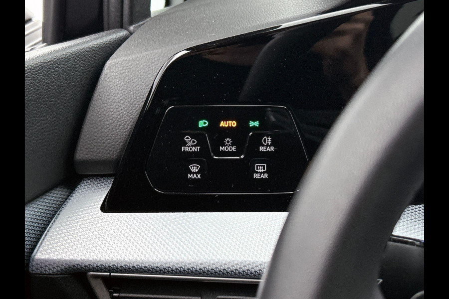 Volkswagen Golf 1.5 eTSI Black Line CAMERA | IQ Light + Grill | VIRTUAL