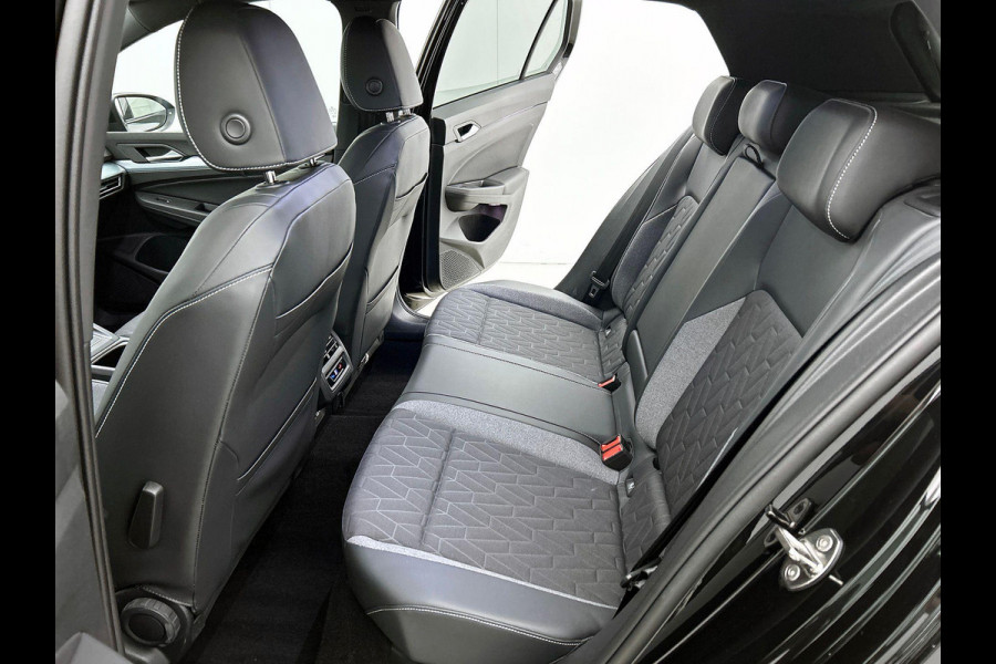 Volkswagen Golf 1.5 eTSI Black Line CAMERA | IQ Light + Grill | VIRTUAL