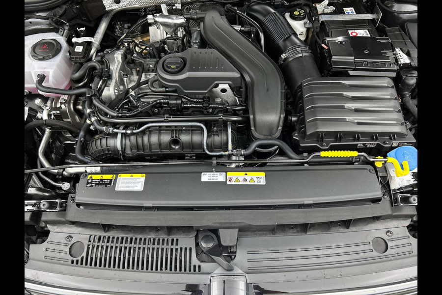 Volkswagen Golf 1.5 eTSI Black Line CAMERA | IQ Light + Grill | VIRTUAL