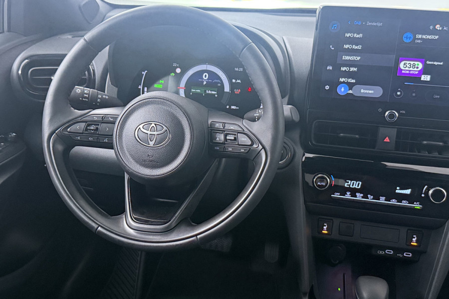 Toyota Yaris Cross 1.5 Hybrid 115 Dynamic (STOELVERWARMING, STUURVERWARMING, CAMERA, ADAPTIEVE CRUISE CONTROL, PARKEERSENSOREN)