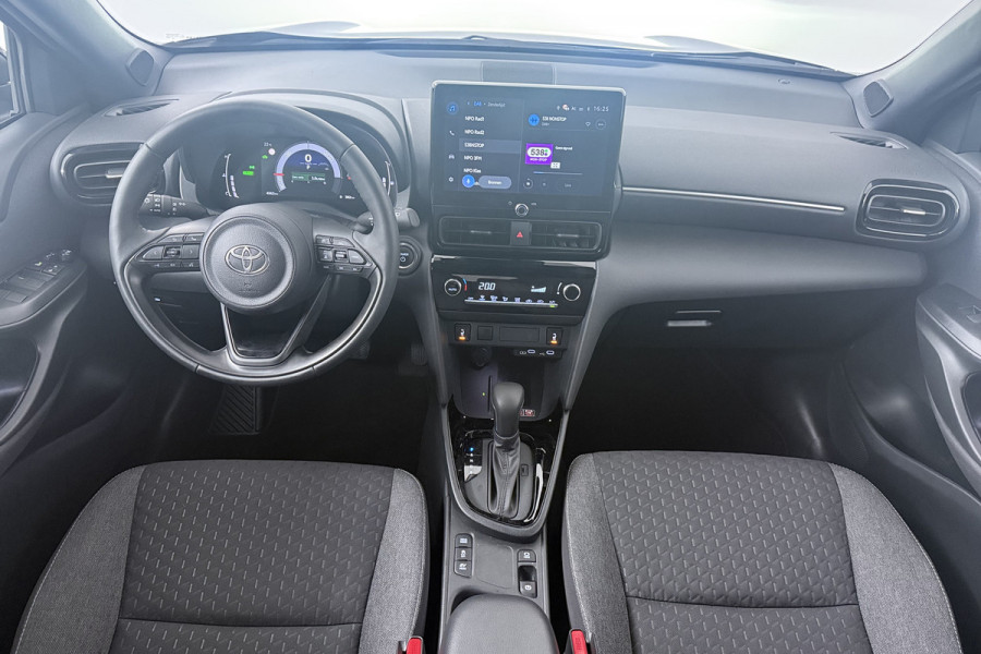 Toyota Yaris Cross 1.5 Hybrid 115 Dynamic (STOELVERWARMING, STUURVERWARMING, CAMERA, ADAPTIEVE CRUISE CONTROL, PARKEERSENSOREN)
