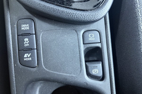 Toyota Yaris Cross 1.5 Hybrid 115 Dynamic (STOELVERWARMING, STUURVERWARMING, CAMERA, ADAPTIEVE CRUISE CONTROL, PARKEERSENSOREN)