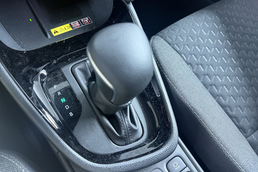Toyota Yaris Cross 1.5 Hybrid 115 Dynamic (STOELVERWARMING, STUURVERWARMING, CAMERA, ADAPTIEVE CRUISE CONTROL, PARKEERSENSOREN)