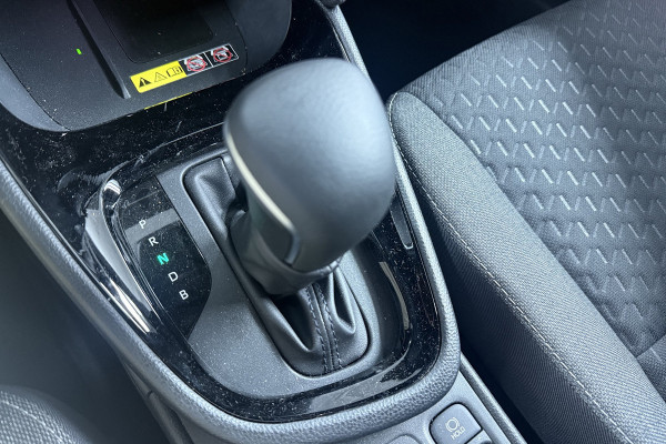 Toyota Yaris Cross 1.5 Hybrid 115 Dynamic (STOELVERWARMING, STUURVERWARMING, CAMERA, ADAPTIEVE CRUISE CONTROL, PARKEERSENSOREN)