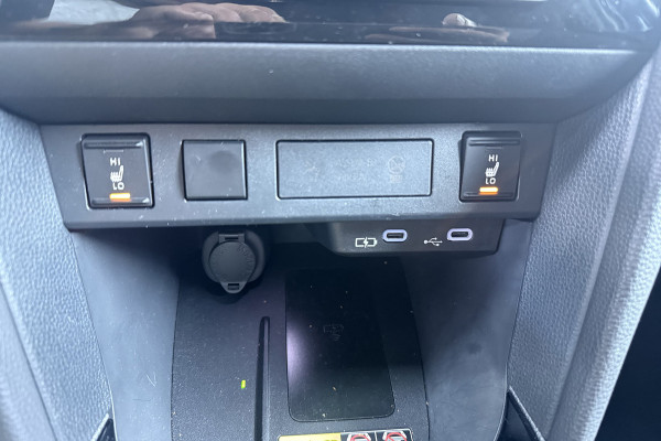 Toyota Yaris Cross 1.5 Hybrid 115 Dynamic (STOELVERWARMING, STUURVERWARMING, CAMERA, ADAPTIEVE CRUISE CONTROL, PARKEERSENSOREN)