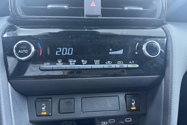 Toyota Yaris Cross 1.5 Hybrid 115 Dynamic (STOELVERWARMING, STUURVERWARMING, CAMERA, ADAPTIEVE CRUISE CONTROL, PARKEERSENSOREN)