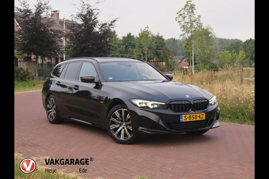 BMW 3 Serie Touring 320e | Facelift | 19 Inch | Camera | Sfeerverlichting | Cruise Control | Leer | NL-Auto |