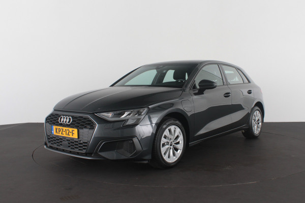 Audi A3 Sportback 40 TFSI e Edition > Plug-in hybride/Manhattangrijs/All season banden/12 maanden garantie