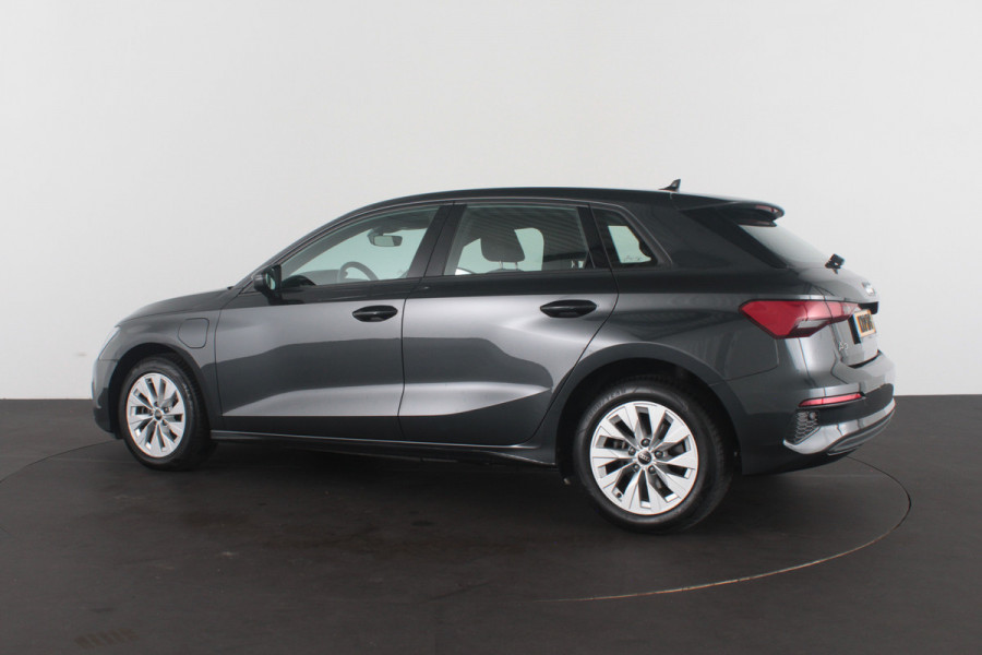 Audi A3 Sportback 40 TFSI e Edition > Plug-in hybride/Manhattangrijs/All season banden/12 maanden garantie
