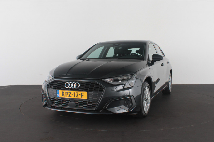 Audi A3 Sportback 40 TFSI e Edition > Plug-in hybride/Manhattangrijs/All season banden/12 maanden garantie