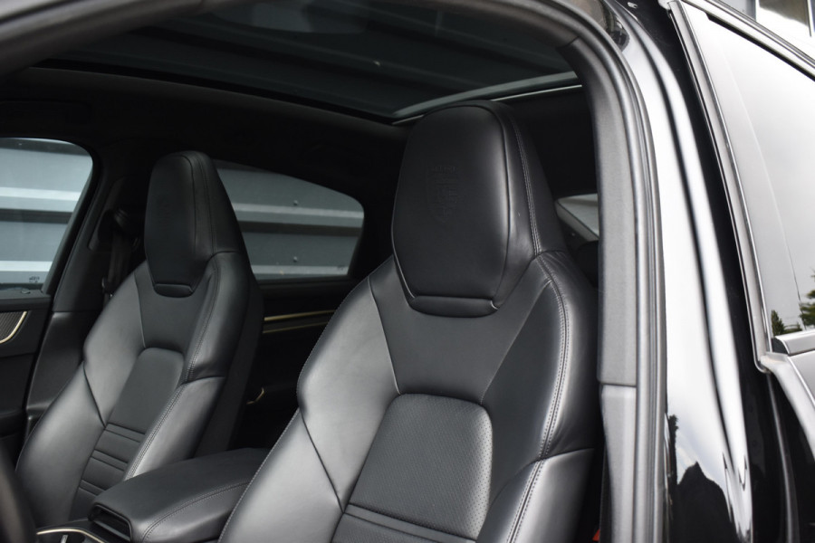 Porsche Cayenne Coupé 3.0 E-Hybrid Sport Design Carbon | Pano | Bijrijdersdisplay | ACC | Bose | 18-voudig Stoelen | 22'' Wielen |