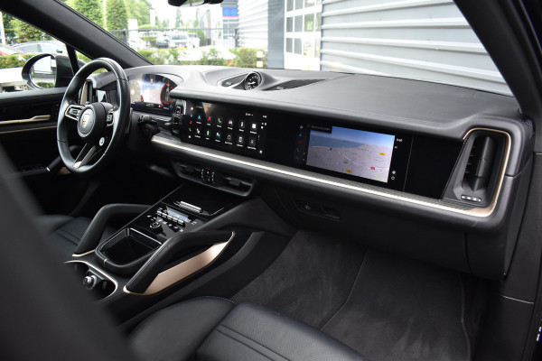 Porsche Cayenne Coupé 3.0 E-Hybrid Sport Design Carbon | Pano | Bijrijdersdisplay | ACC | Bose | 18-voudig Stoelen | 22'' Wielen |
