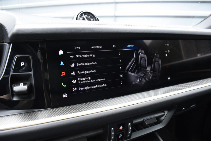 Porsche Cayenne Coupé 3.0 E-Hybrid Sport Design Carbon | Pano | Bijrijdersdisplay | ACC | Bose | 18-voudig Stoelen | 22'' Wielen |