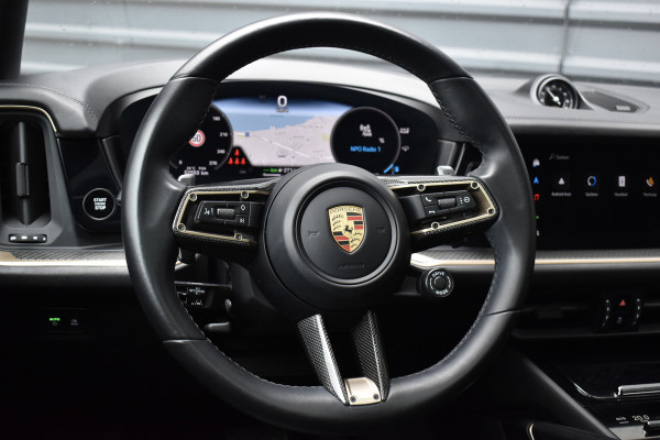 Porsche Cayenne Coupé 3.0 E-Hybrid Sport Design Carbon | Pano | Bijrijdersdisplay | ACC | Bose | 18-voudig Stoelen | 22'' Wielen |