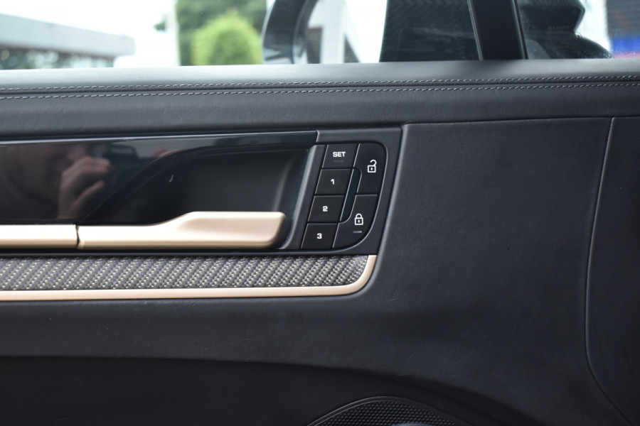 Porsche Cayenne Coupé 3.0 E-Hybrid Sport Design Carbon | Pano | Bijrijdersdisplay | ACC | Bose | 18-voudig Stoelen | 22'' Wielen |