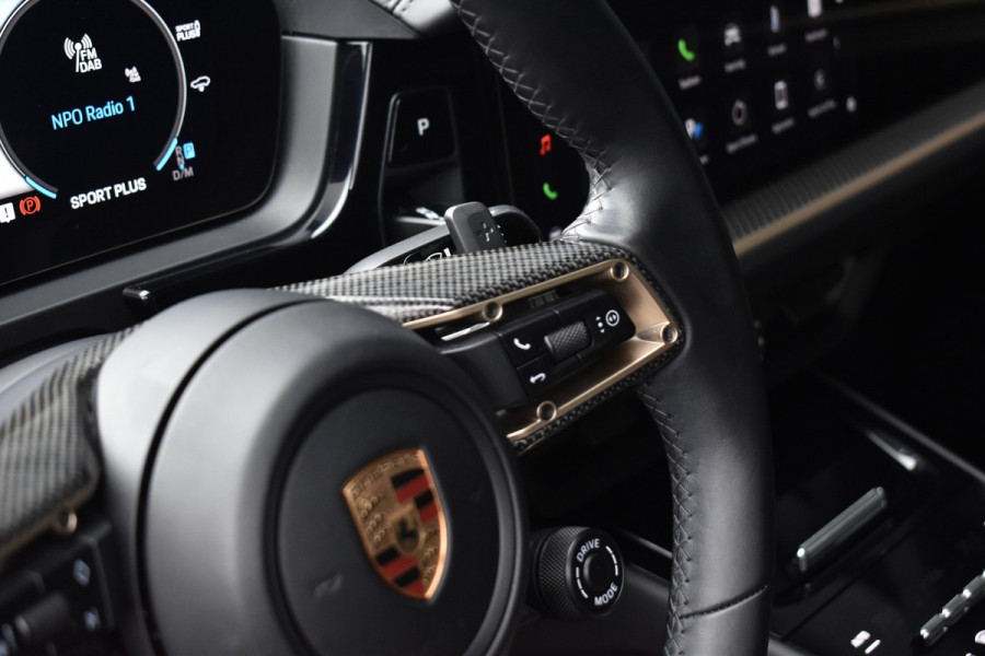 Porsche Cayenne Coupé 3.0 E-Hybrid Sport Design Carbon | Pano | Bijrijdersdisplay | ACC | Bose | 18-voudig Stoelen | 22'' Wielen |