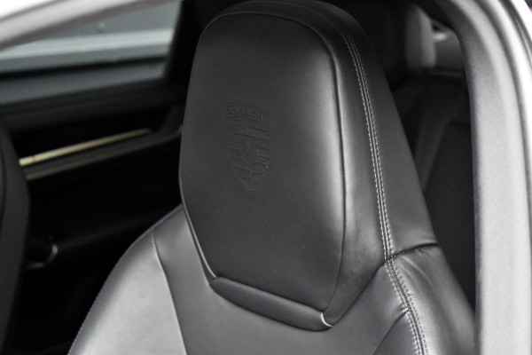 Porsche Cayenne Coupé 3.0 E-Hybrid Sport Design Carbon | Pano | Bijrijdersdisplay | ACC | Bose | 18-voudig Stoelen | 22'' Wielen |