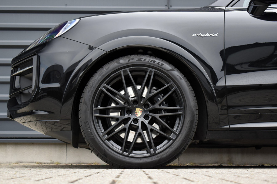 Porsche Cayenne Coupé 3.0 E-Hybrid Sport Design Carbon | Pano | Bijrijdersdisplay | ACC | Bose | 18-voudig Stoelen | 22'' Wielen |