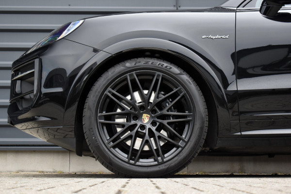 Porsche Cayenne Coupé 3.0 E-Hybrid Sport Design Carbon | Pano | Bijrijdersdisplay | ACC | Bose | 18-voudig Stoelen | 22'' Wielen |