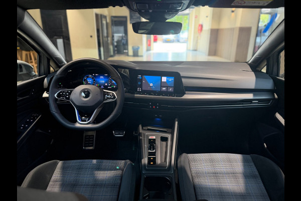 Volkswagen Golf 1.4 eHybrid GTE|Pano|Keyless|Matrix|HUD|Sfeer|