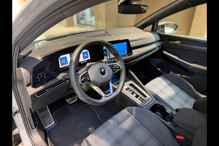 Volkswagen Golf 1.4 eHybrid GTE|Pano|Keyless|Matrix|HUD|Sfeer|