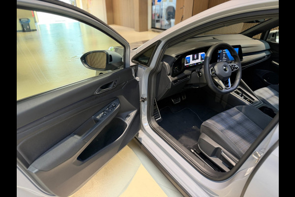 Volkswagen Golf 1.4 eHybrid GTE|Pano|Keyless|Matrix|HUD|Sfeer|