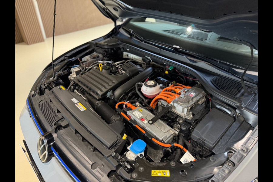 Volkswagen Golf 1.4 eHybrid GTE|Pano|Keyless|Matrix|HUD|Sfeer|