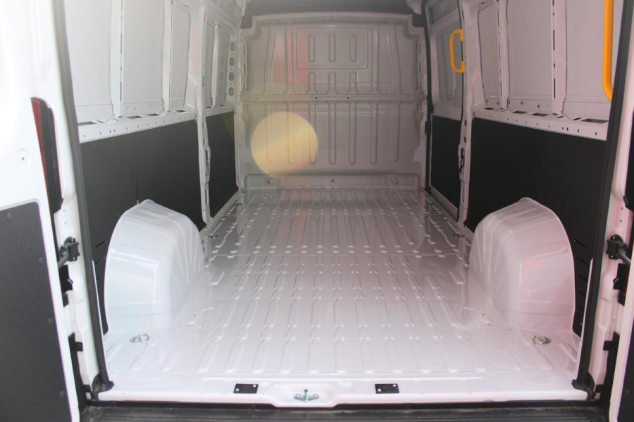 Fiat Ducato 33 2.2 MultiJet 140PK L3H2 | NIEUWE BUS! BPM VRIJ! | ACHTERUITRIJ CAMERA | APPLE CARPLAY/ANDROID AUTO | 3-ZITS | CRUISE CONTROL | CLIMATE CONTROL | DAB+ RADIO | DIGITALE COCKPIT |