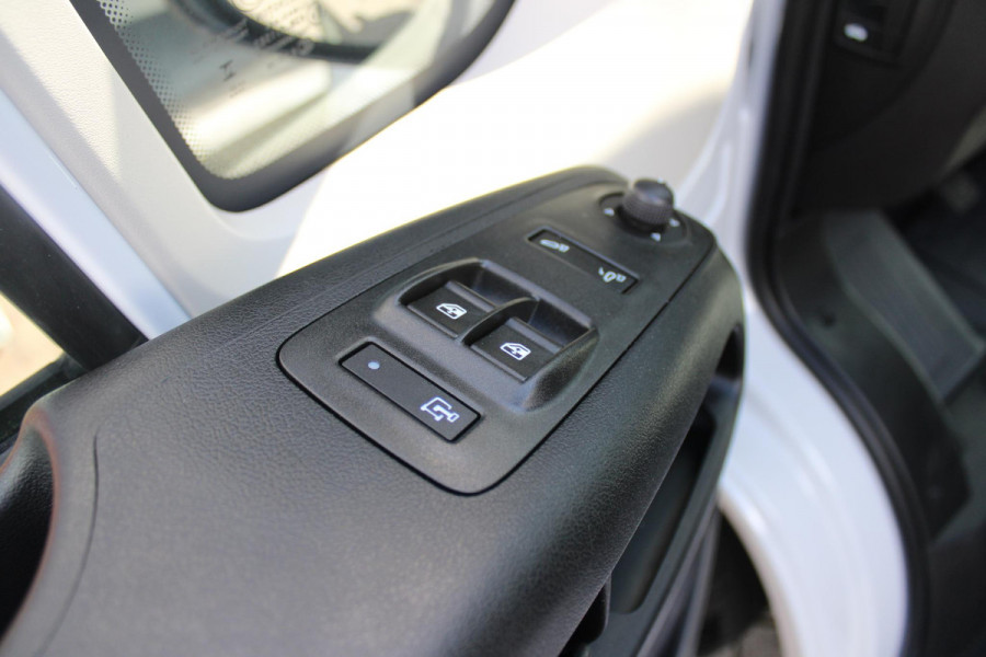 Fiat Ducato 33 2.2 MultiJet 140PK L3H2 | NIEUWE BUS! BPM VRIJ! | ACHTERUITRIJ CAMERA | APPLE CARPLAY/ANDROID AUTO | 3-ZITS | CRUISE CONTROL | CLIMATE CONTROL | DAB+ RADIO | DIGITALE COCKPIT |