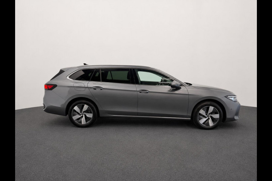 Volkswagen Passat Variant 1.5 eTSI Business Navigatie Apple Carplay Android Auto Camera Parkeerhulp Adaptive Cruise Control Stoel- en stuurverwarming Memory stoelen Virtual Cockpit Climate Control