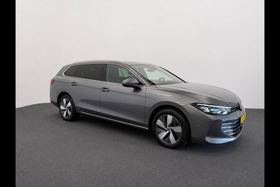Volkswagen Passat Variant 1.5 eTSI Business Navigatie Apple Carplay Android Auto Camera Parkeerhulp Adaptive Cruise Control Stoel- en stuurverwarming Memory stoelen Virtual Cockpit Climate Control