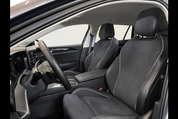 Volkswagen Passat Variant 1.5 eTSI Business Navigatie Apple Carplay Android Auto Camera Parkeerhulp Adaptive Cruise Control Stoel- en stuurverwarming Memory stoelen Virtual Cockpit Climate Control